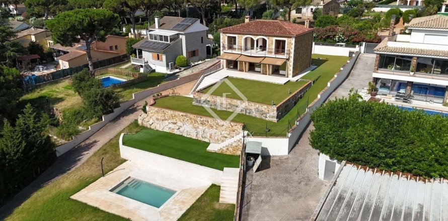 Дом с 4 спальнями в Калонже, Герона, Каталония, Испания № 2743