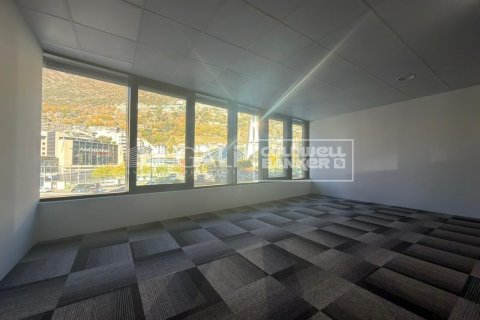 94 m² office à louer à Principado De Andorra (Ninguna Poblacion Tiene C.P.), Lleida, Catalonia, Spain № 6155 - photo 3