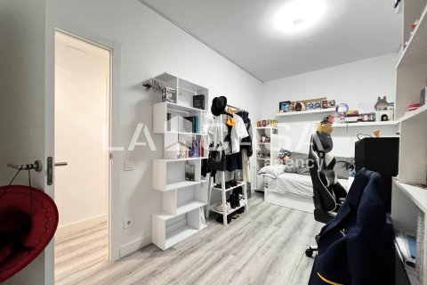 Квартира с 4 спальнями в Бадалоне, Барселона, Каталония, Испания № 1971