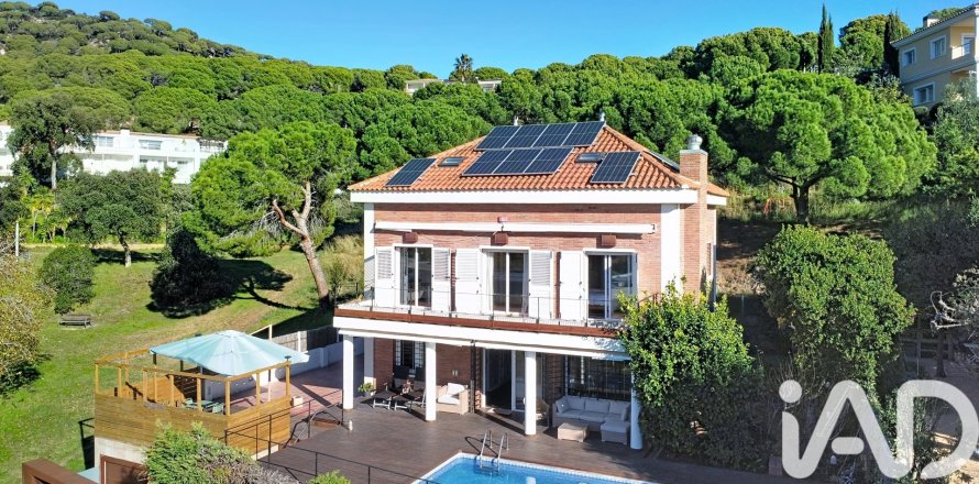 6 bedrooms house for sale in Teia, Barcelona, Catalonia, Spain № 4728