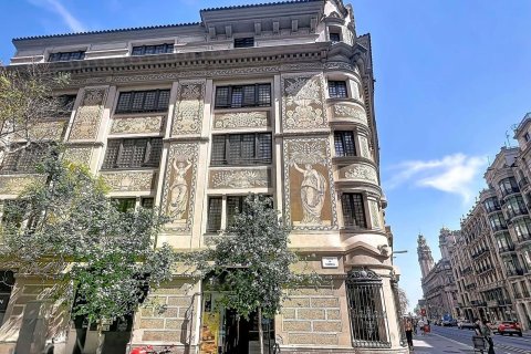 Купить квартиру в Барселона, Испания с 3 комнаты, 103м², № 8022 - фото 2