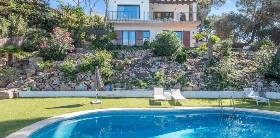 Дом с 4 спальнями в Льяфранке, Герона, Каталония, Испания № 1645