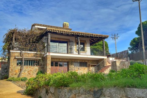 Купить дом в Сант-Фелиу-де-Гиксолс, Испания с 6 комнат, № 1643 - фото 12