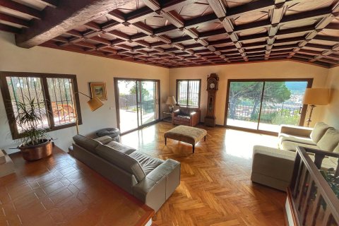 Купить дом в Сант-Фелиу-де-Гиксолс, Испания с 6 комнат, № 1643 - фото 7