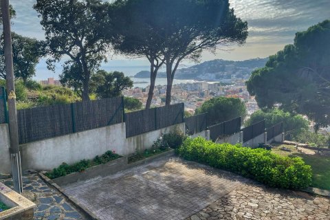 Купить дом в Сант-Фелиу-де-Гиксолс, Испания с 6 комнат, № 1643 - фото 6