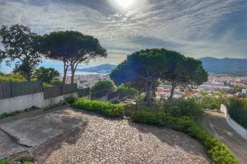 Купить дом в Сант-Фелиу-де-Гиксолс, Испания с 6 комнат, № 1643 - фото 2