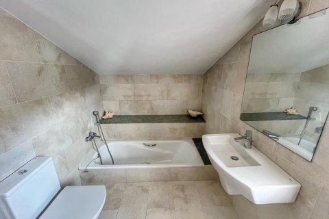 Купить дом в Сант-Фелиу-де-Гиксолс, Испания с 6 комнат, № 1643 - фото 23