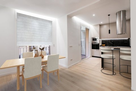 Купить квартиру в Эшампле, Испания с 3 спальни, 95м², № 1145 - фото 2