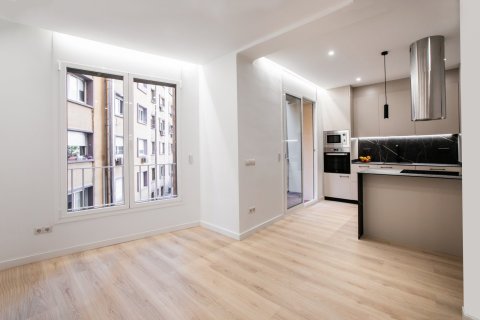 Купить квартиру в Эшампле, Испания с 3 спальни, 95м², № 1145 - фото 3