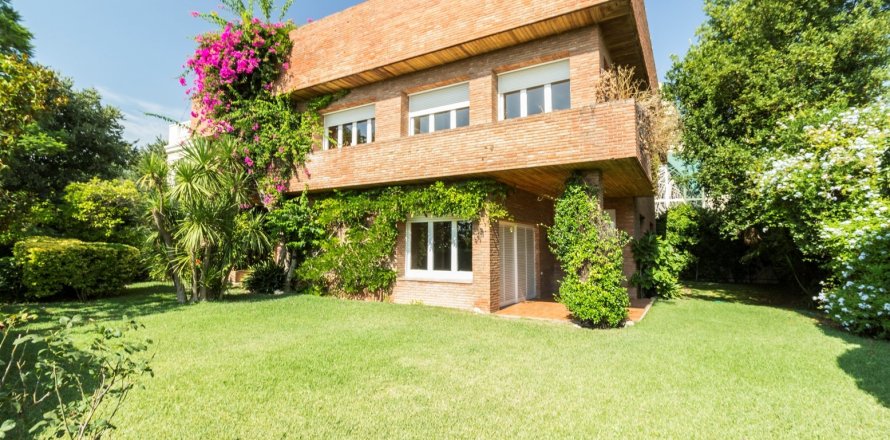 Вилла с 9 спальнями в Барселоне, Каталония, Испания № 1144