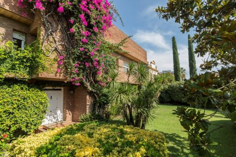 Купить виллу в Барселона, Испания с 9 спален, 706м², № 1144 - фото 4