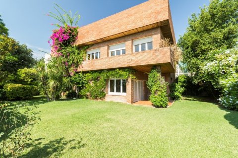 Купить виллу в Барселона, Испания с 9 спален, 706м², № 1144 - фото 2