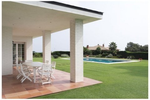 Купить виллу в Сан-Андреу-де-Льяванерес, Испания с 6 спален, 652м², № 934 - фото 3