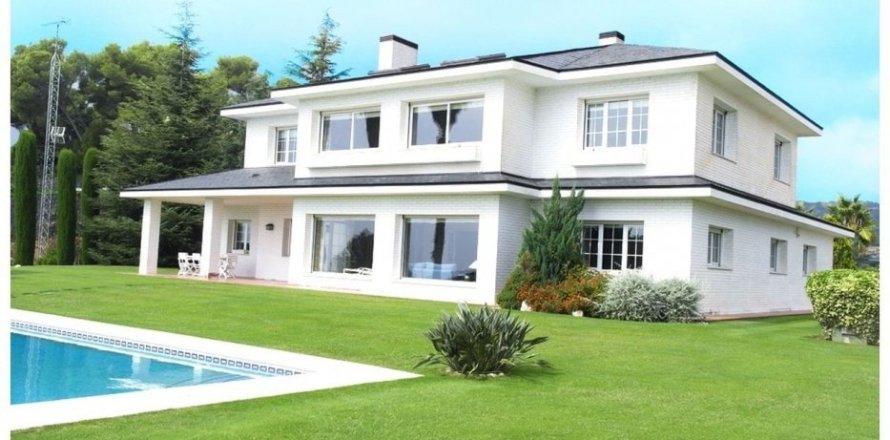 Вилла с 6 спальнями в Сан-Андреу-де-Льяванересе, Барселона, Каталония, Испания № 934