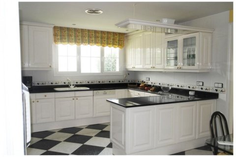 Купить виллу в Сан-Андреу-де-Льяванерес, Испания с 6 спален, 652м², № 934 - фото 8