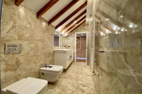 Купить квартиру в Барселона, Испания с 4 спальни, 220м², № 935 - фото 29