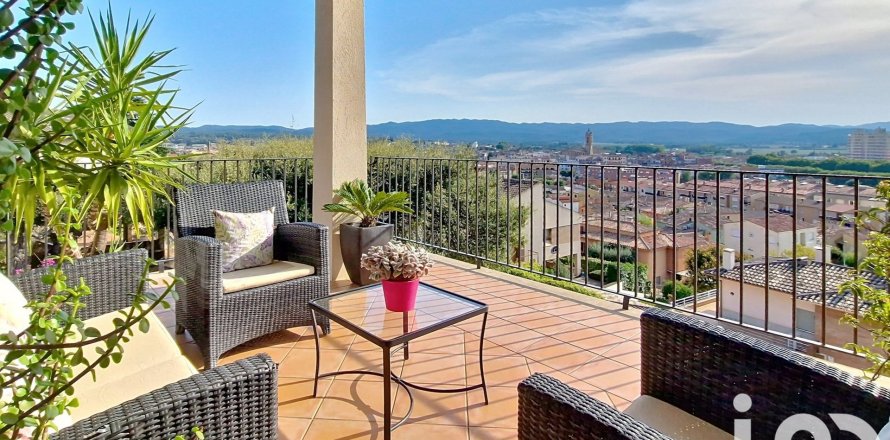 3 bedrooms house for sale in La Bisbal D'emporda, Girona, Catalonia, Spain № 4824