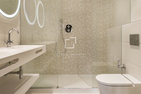 Apartamento de 3 dormitorios en alquiler en Barcelona, Cataluña, Spain № 4517 - foto 12