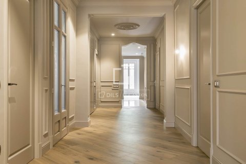 Apartamento de 3 dormitorios en alquiler en Barcelona, Cataluña, Spain № 4517 - foto 18