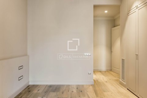 Apartamento de 3 dormitorios en alquiler en Barcelona, Cataluña, Spain № 4517 - foto 30