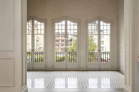 Apartamento de 3 dormitorios en alquiler en Barcelona, Cataluña, Spain № 4517 - foto 25