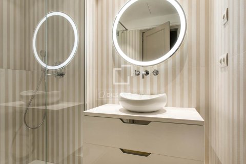 Apartamento de 3 dormitorios en alquiler en Barcelona, Cataluña, Spain № 4517 - foto 22