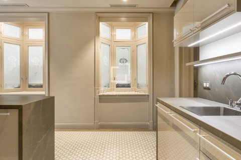 Apartamento de 3 dormitorios en alquiler en Barcelona, Cataluña, Spain № 4517 - foto 15