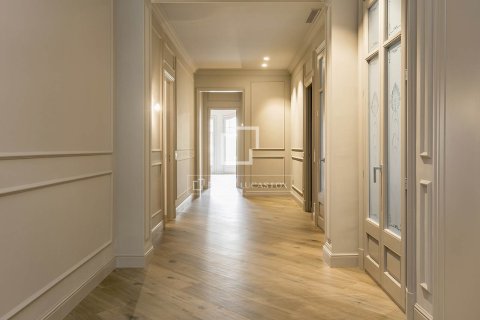 Apartamento de 3 dormitorios en alquiler en Barcelona, Cataluña, Spain № 4517 - foto 17