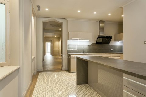 Apartamento de 3 dormitorios en alquiler en Barcelona, Cataluña, Spain № 4517 - foto 11