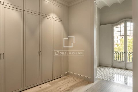 Apartamento de 3 dormitorios en alquiler en Barcelona, Cataluña, Spain № 4517 - foto 8