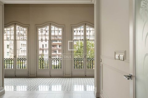 Apartamento de 3 dormitorios en alquiler en Barcelona, Cataluña, Spain № 4517 - foto 24