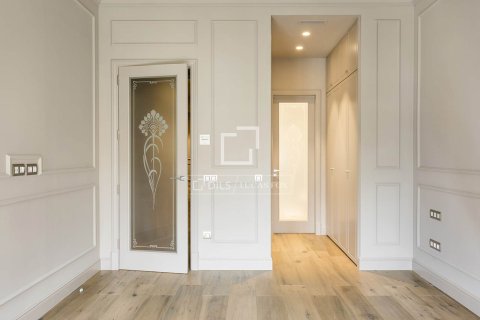 Apartamento de 3 dormitorios en alquiler en Barcelona, Cataluña, Spain № 4517 - foto 26