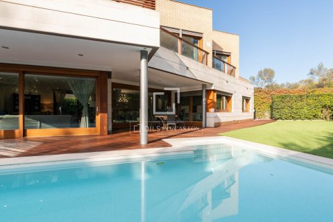 Villa de 6 dormitorios en alquiler en Sant Cugat del Vallès, Barcelona, Cataluña, Spain № 4522 - foto 10