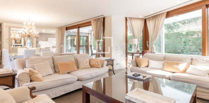 Villa de 6 dormitorios en alquiler en Sant Cugat del Vallès, Barcelona, Cataluña, Spain № 4522