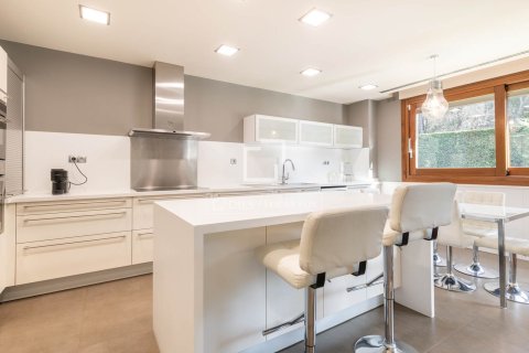 Villa de 6 dormitorios en alquiler en Sant Cugat del Vallès, Barcelona, Cataluña, Spain № 4522 - foto 6