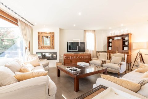 Villa de 6 dormitorios en alquiler en Sant Cugat del Vallès, Barcelona, Cataluña, Spain № 4522 - foto 4