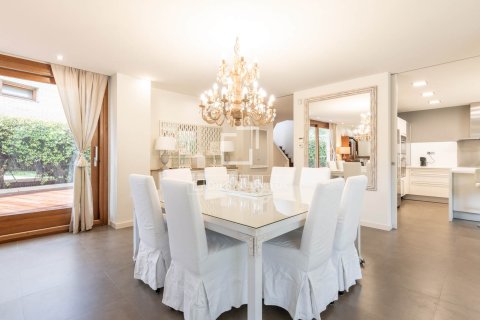 Villa de 6 dormitorios en alquiler en Sant Cugat del Vallès, Barcelona, Cataluña, Spain № 4522 - foto 9