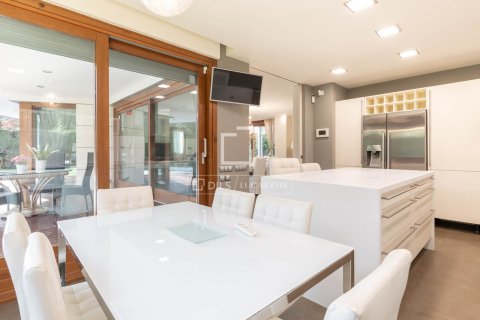 Villa de 6 dormitorios en alquiler en Sant Cugat del Vallès, Barcelona, Cataluña, Spain № 4522 - foto 8