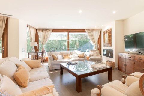 Villa de 6 dormitorios en alquiler en Sant Cugat del Vallès, Barcelona, Cataluña, Spain № 4522 - foto 3