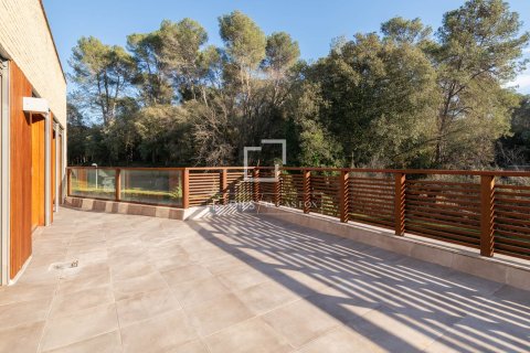 Villa de 6 dormitorios en alquiler en Sant Cugat del Vallès, Barcelona, Cataluña, Spain № 4522 - foto 28