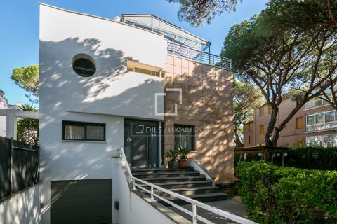 Снять в аренду виллу в Гава, Испания с 5 спален, 243м², № 4520 - фото 29