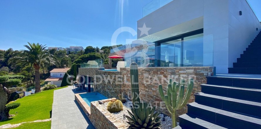 Вилла с 4 спальнями в Лланке, Герона, Каталония, Испания № 5879