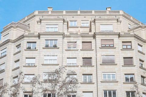 Купить квартиру в Барселона, Испания с 4 спальни, 127м², № 7731 - фото 2