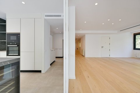 Купить квартиру в Барселона, Испания с 5 спален, 255м², № 1287 - фото 30