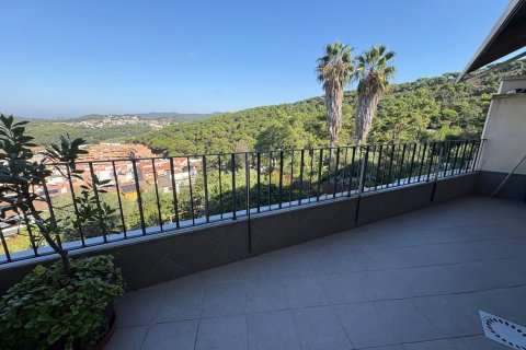 Villa de 3 dormitorios en venta en Barcelona, Cataluña, Spain № 1288 - foto 3