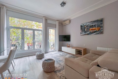 Купить квартиру в Барселона, Испания с 3 спальни, 123м², № 966 - фото 2