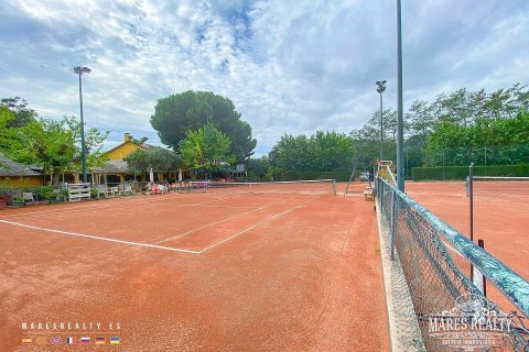 Купить коммерческую недвижимость в Матаро, Испания 254м², № 967 - фото 10