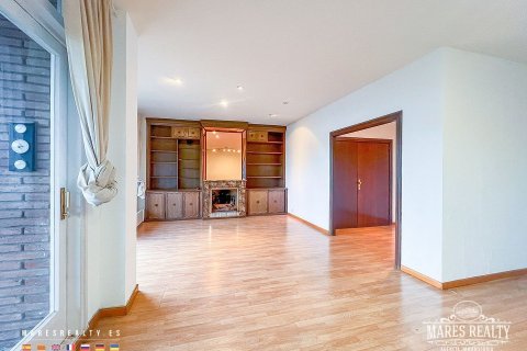 Купить квартиру в Барселона, Испания с 4 спальни, 140м², № 965 - фото 2
