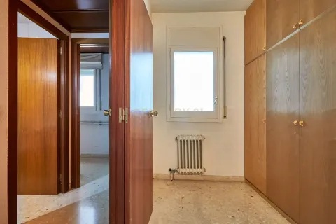 Apartamento de 4 dormitorios en venta en Barcelona, Cataluña, Spain № 6880 - foto 23