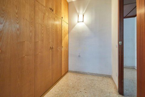 Apartamento de 4 dormitorios en venta en Barcelona, Cataluña, Spain № 6880 - foto 25